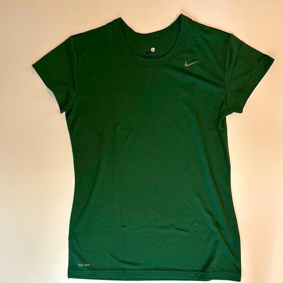Nike Green Fitted Cap Sleeve Tee Women’s Medium Athletic Fitness - Picture 1 of 4